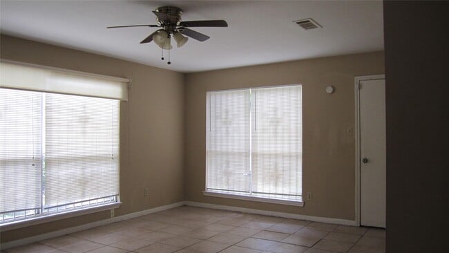 Building Photo - 12461 Wellington Park Dr