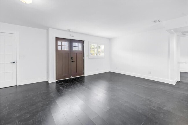 Building Photo - 3216 Pine Haven Dr