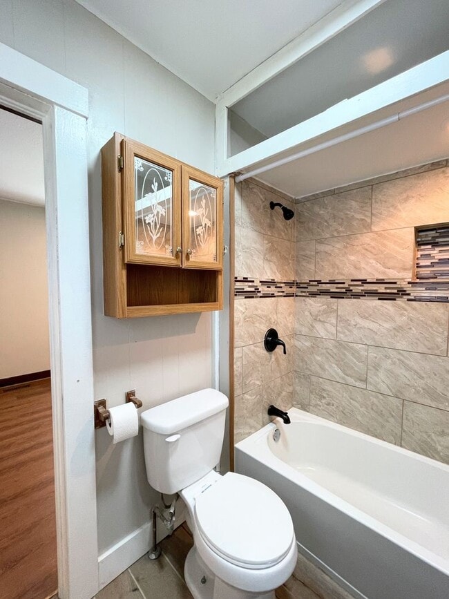 Building Photo - 2 Bed In Great Location