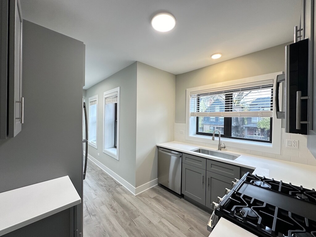 Building Photo - 1144 Oak Ave