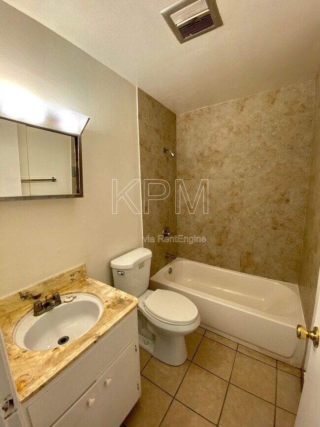 Building Photo - 2920 Peachtree Dr