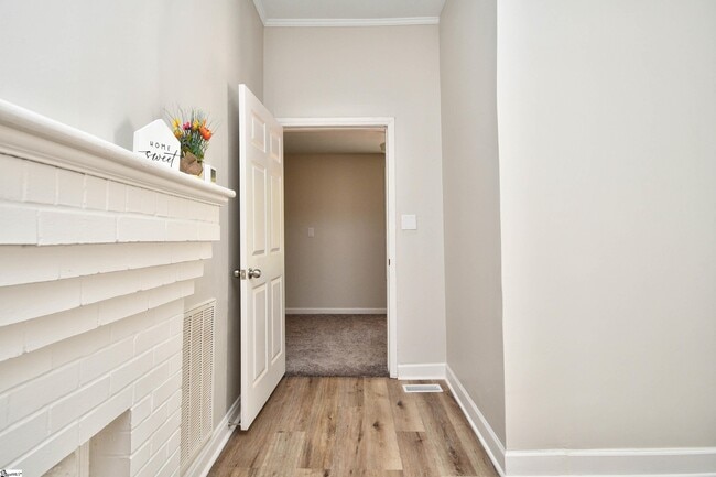 Building Photo - 5 Cardwell St
