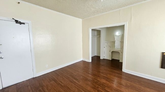 Building Photo - 727 S Coronado St