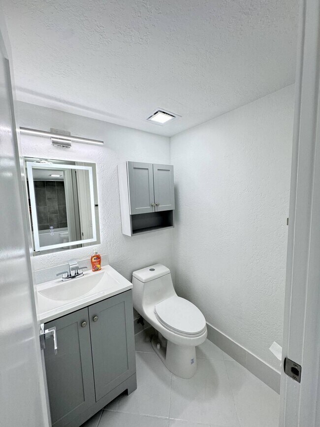 Building Photo - 100 Royal Palm Way