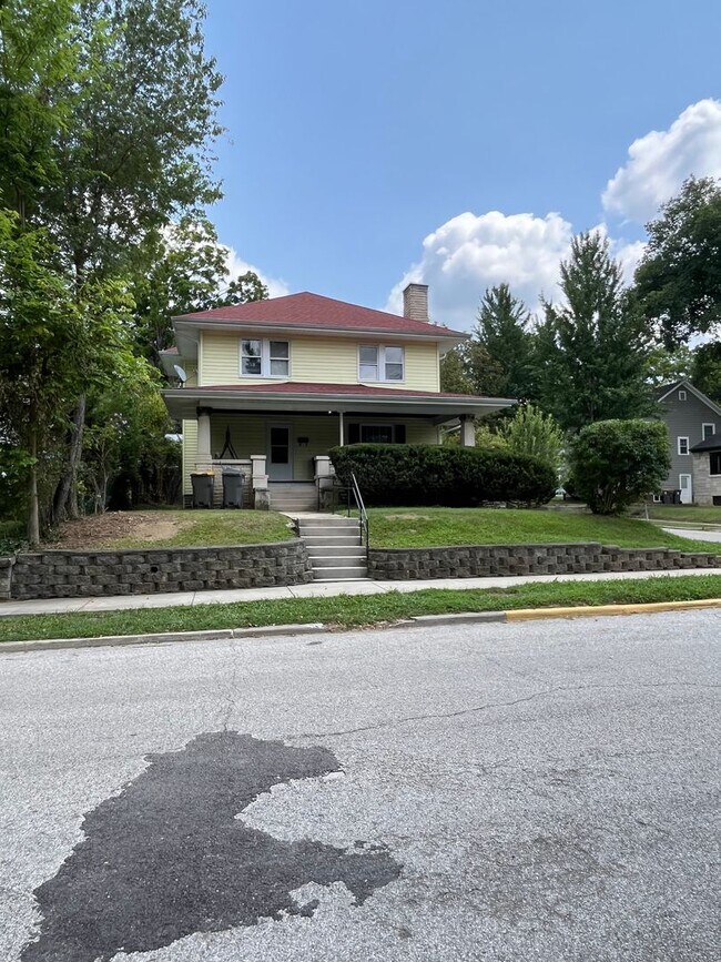Building Photo - 625 S Fess Ave