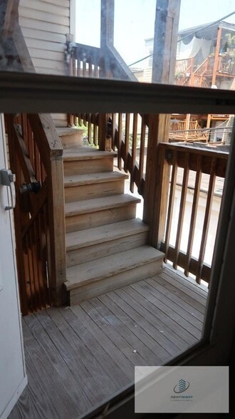 Building Photo - 5507-09.5 N Lincoln Ave