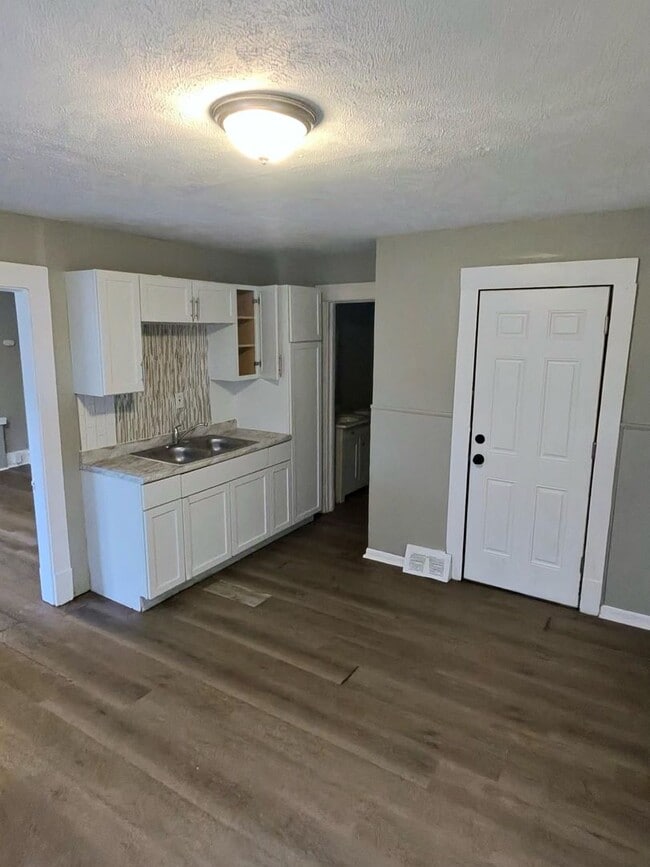 Building Photo - 10514 Mt Auburn Ave