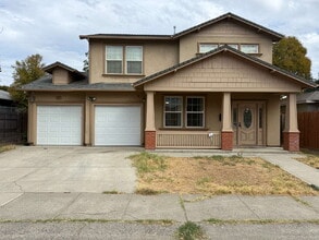 Building Photo - Spacious 4 Bedroom 2 Bath Home Nestled in ...
