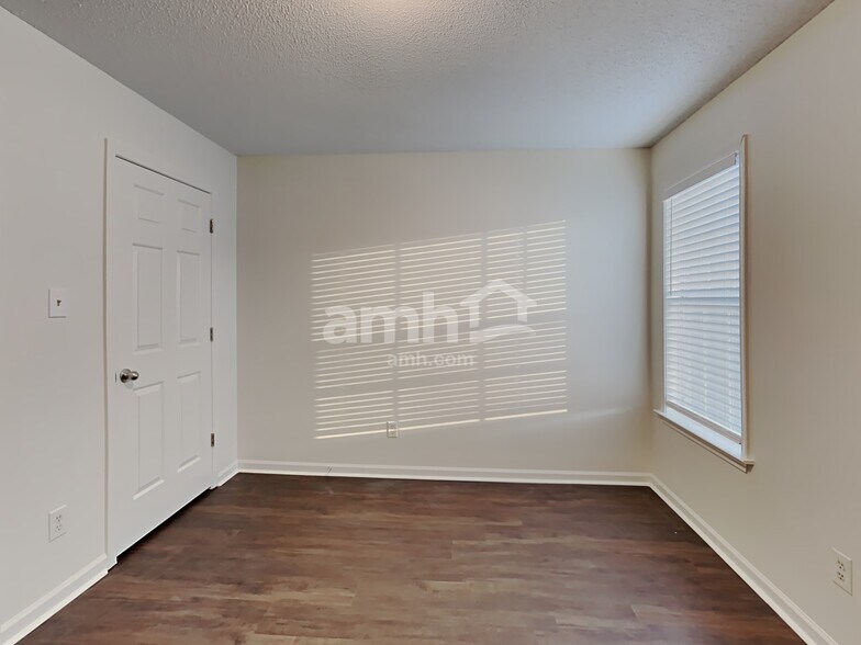 Building Photo - 1315 Chatman Cove