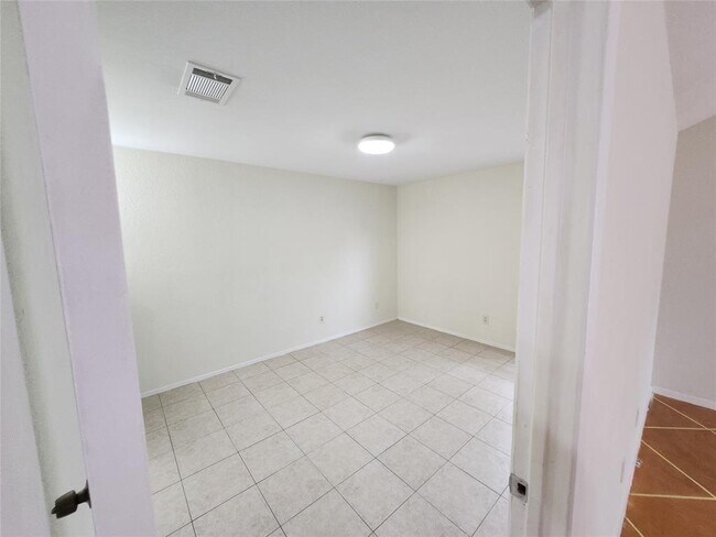 Building Photo - 9712 Eastwend Dr