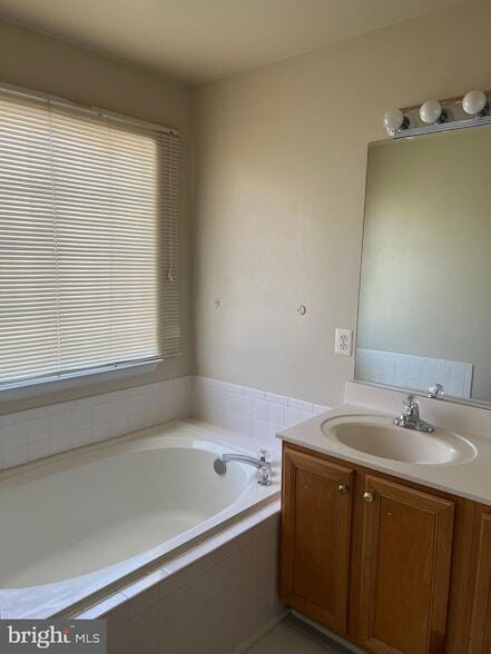 Building Photo - 2511 James Maury Dr