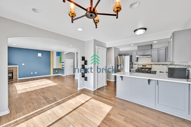 Building Photo - 3 BED & 2.5 BATH  FOR RENT