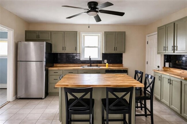 Building Photo - 55 2nd St