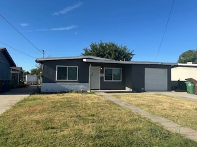 Primary Photo - NEW NEW NEW! 3 BEDROOM 1 BATH IN KINGSBURG