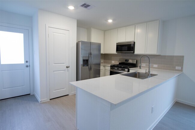 Building Photo - 1551 Sunset Ridge Dr