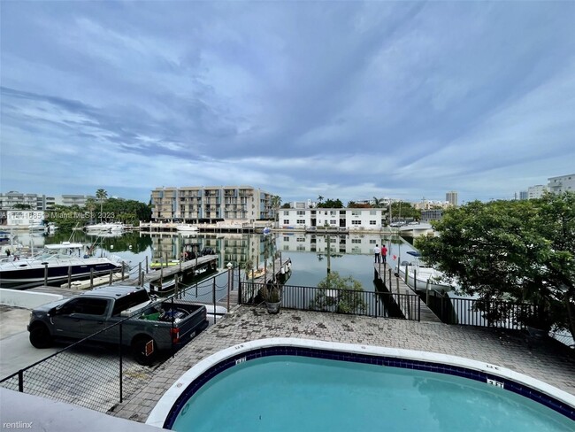 Building Photo - 2 br, 2 bath Condo - 8101 Crespi Blvd Apt 204