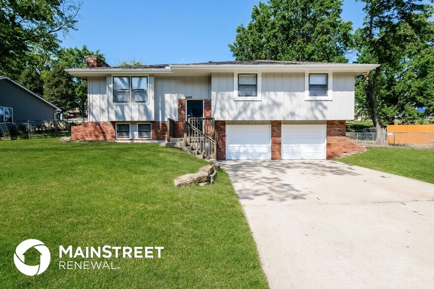 Primary Photo - 6924 NW Pleasant View Dr