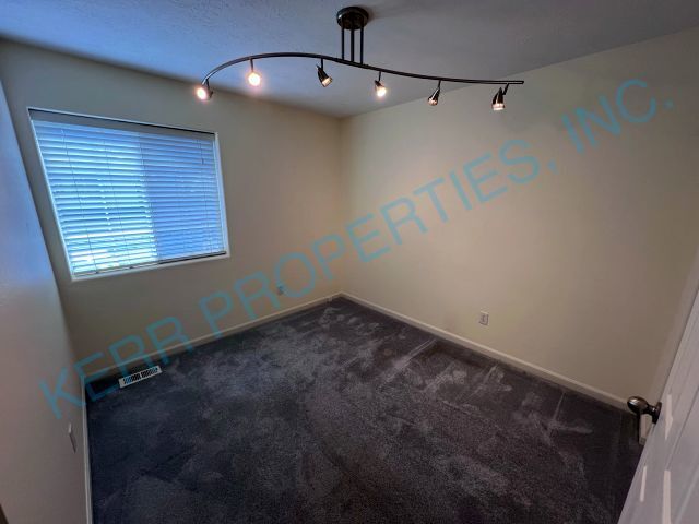 Building Photo - Charming 3-Bed Home with 2.5 Baths & 1558 ...