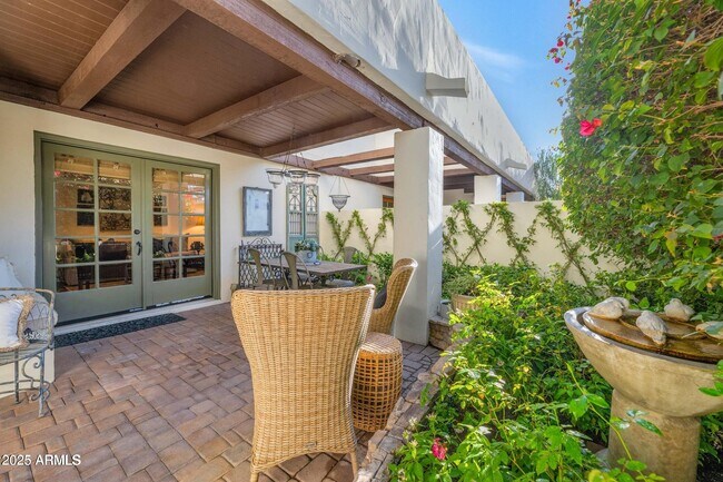 Building Photo - 5101 N Casa Blanca Dr