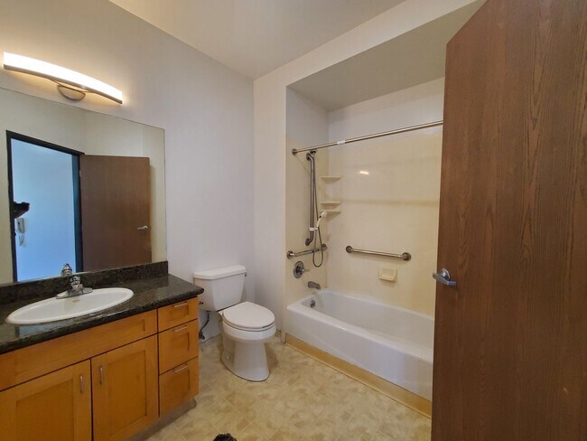 Building Photo - 805 Rutland-