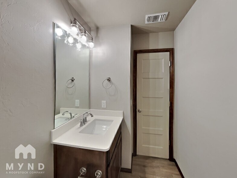 Building Photo - 10600 NW 20th St