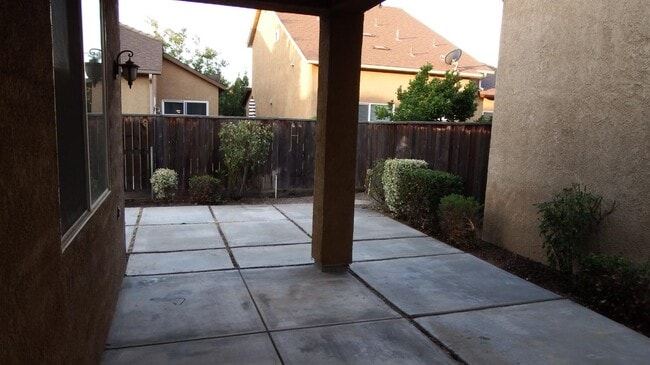 Building Photo - 3658 Vermont Ln