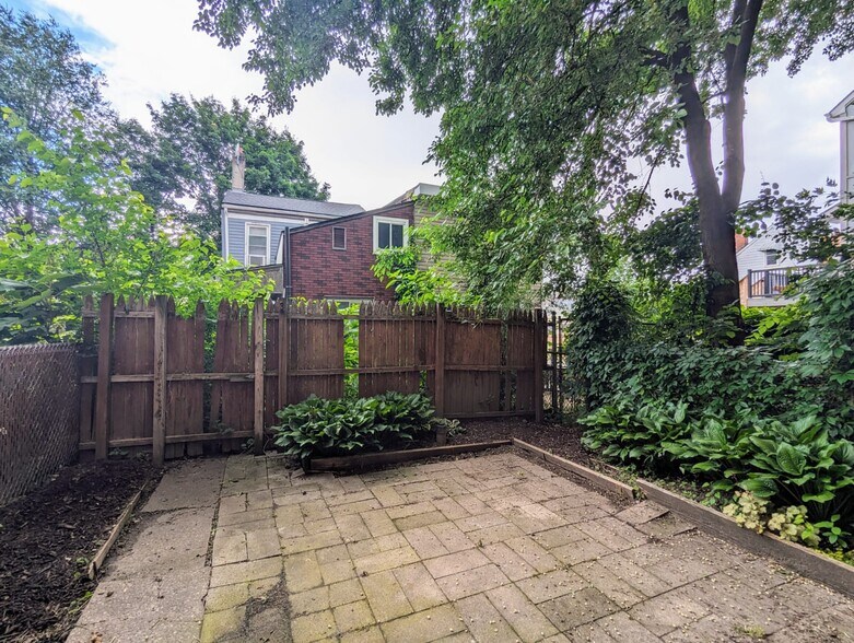 Building Photo - 5139 Carnegie St