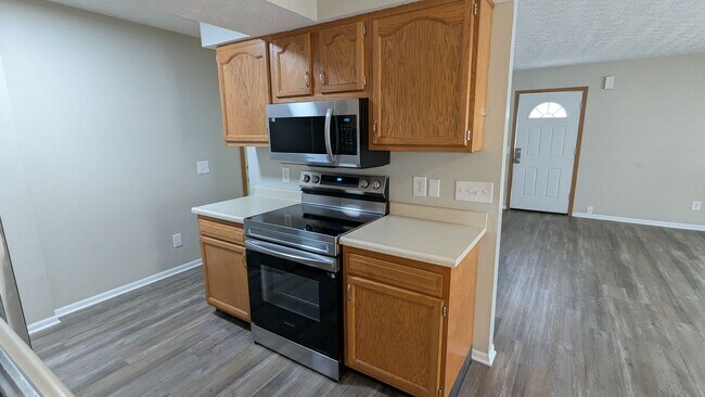 Building Photo - MN Cedar Village (873)