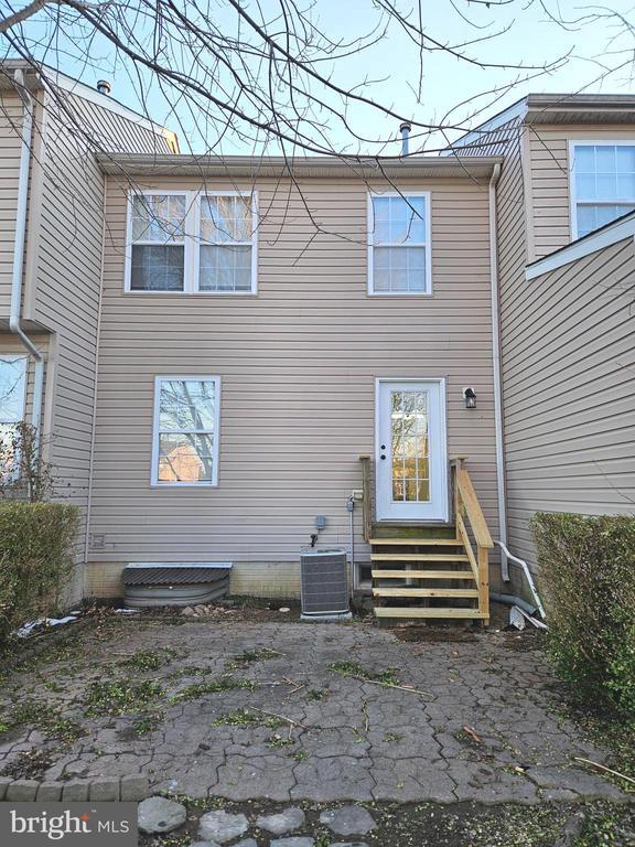 Building Photo - 261 Thomas Harmon Dr