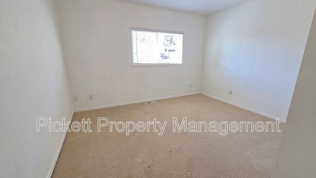 Building Photo - 1733 N Wycoff Ave