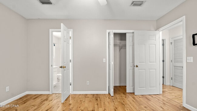 Building Photo - 5625 S Lagoon Dr