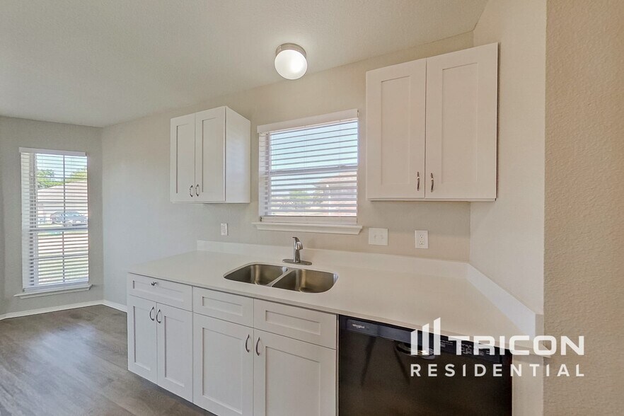 Building Photo - 1402 Misty Meadow Dr