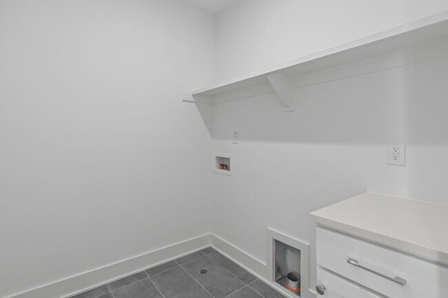 Building Photo - Luxurious New Construction End Unit 4BD, 4BA Downtown Raleigh Townhome with Rooftop Terrace