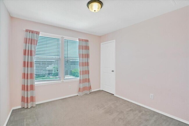 Building Photo - 1705 Uhland Dr