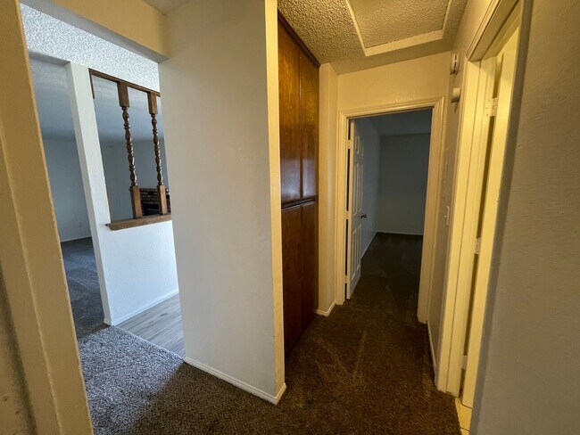 Building Photo - 0484