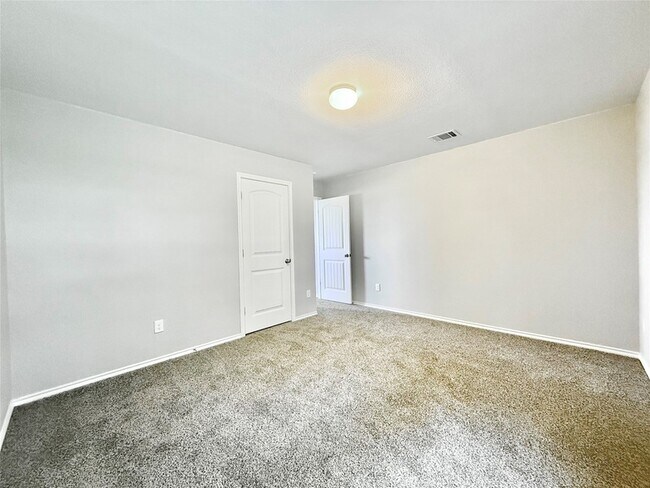 Building Photo - 251 Cyrus St