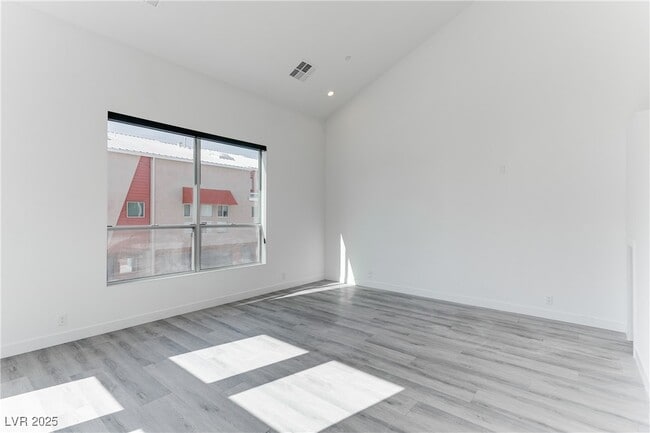 Building Photo - 254 Tower St