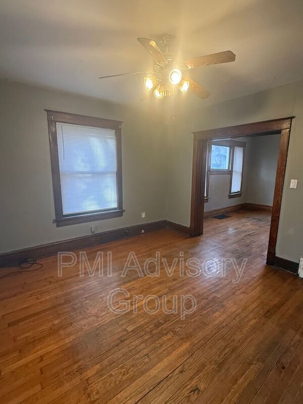 Building Photo - 1323 SW Garfield Ave