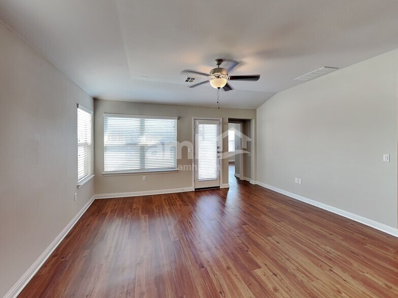 Building Photo - 8110 Cottage Rose Dr