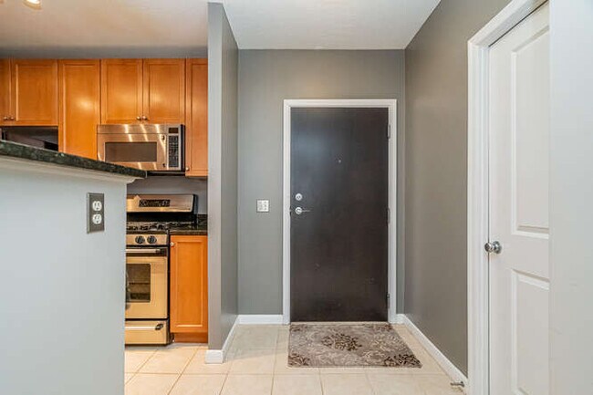 Building Photo - 851 N Glebe Rd