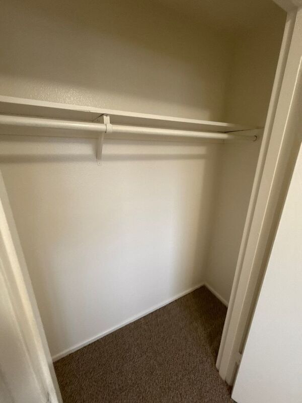 Building Photo - 848 Plymouth Dr NE