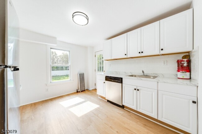 Building Photo - 37 Bowers Ln