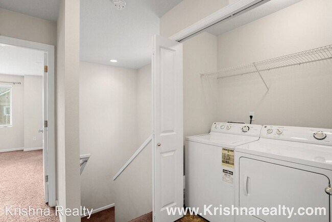 Building Photo - 3 br, 2.5 bath House - 10571 NE Park Ridge...