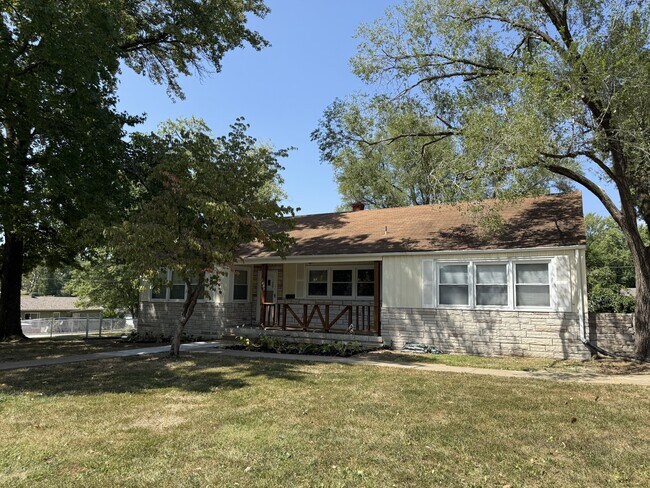 Primary Photo - 1005 Hawthorn Ave