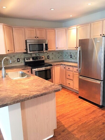Primary Photo - 2765 N Forest Rd