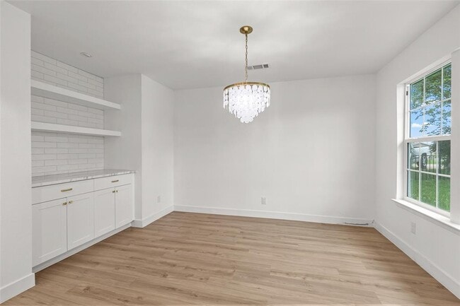 Building Photo - 409 Ave R