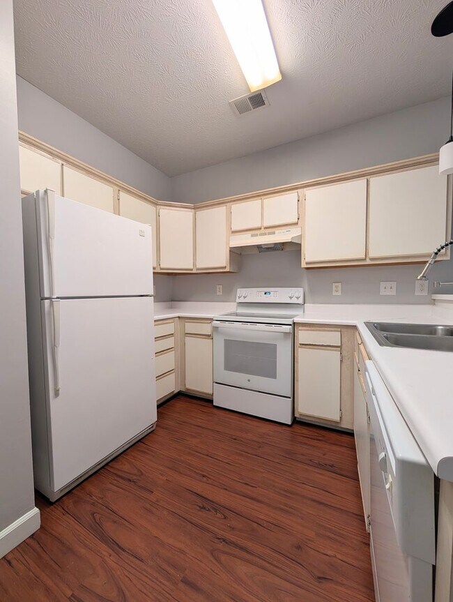 Building Photo - Ground Floor River Oaks Condo - Long Term Rental in Myrtle Beach, SC
