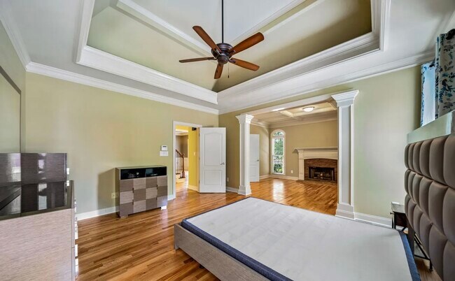 Building Photo - 732 Glass St NW