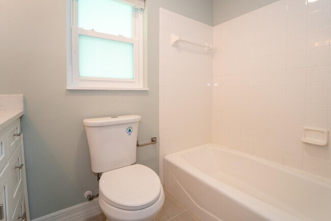 Building Photo - 22 1/2 Fancher Ct