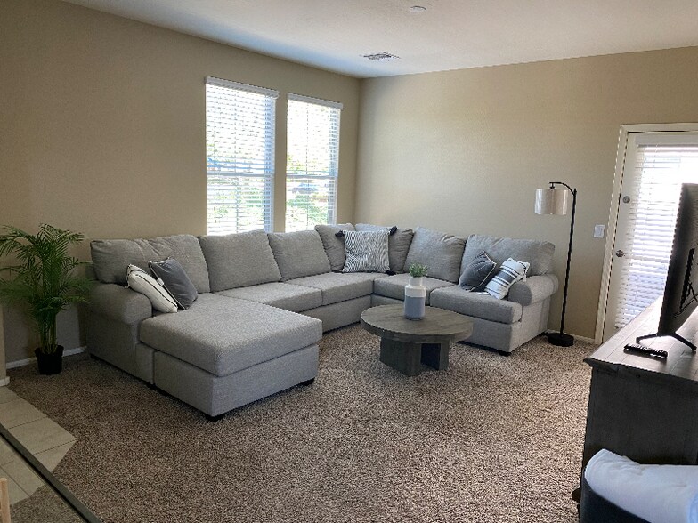 Building Photo - 7742 W Palm Ln